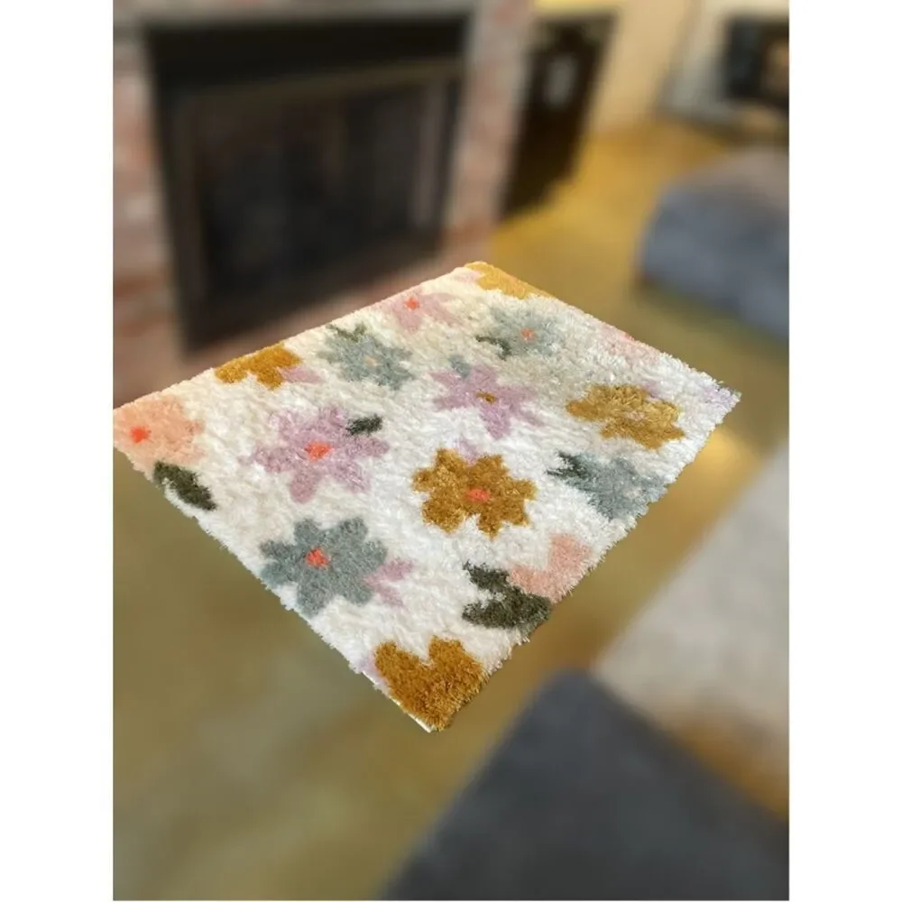 Pillowfort 60’s Vibe Kid’s Floral Shag Accent Rug (48”x 66”)